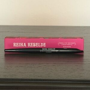 Black Liquid Matte Eye Definer